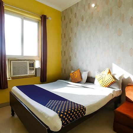 Spot On 72060 Hotel Kaushik Kakarmatha Exterior foto