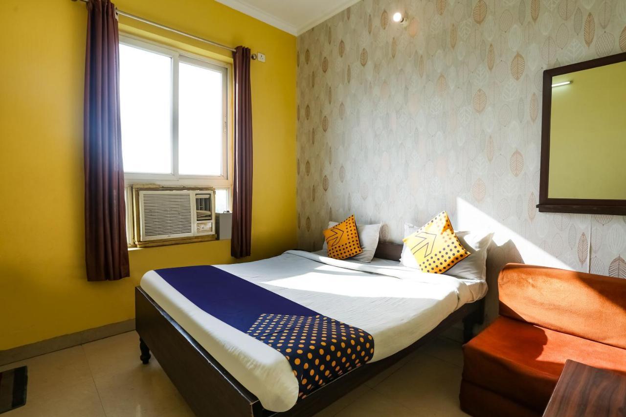 Spot On 72060 Hotel Kaushik Kakarmatha Exterior foto