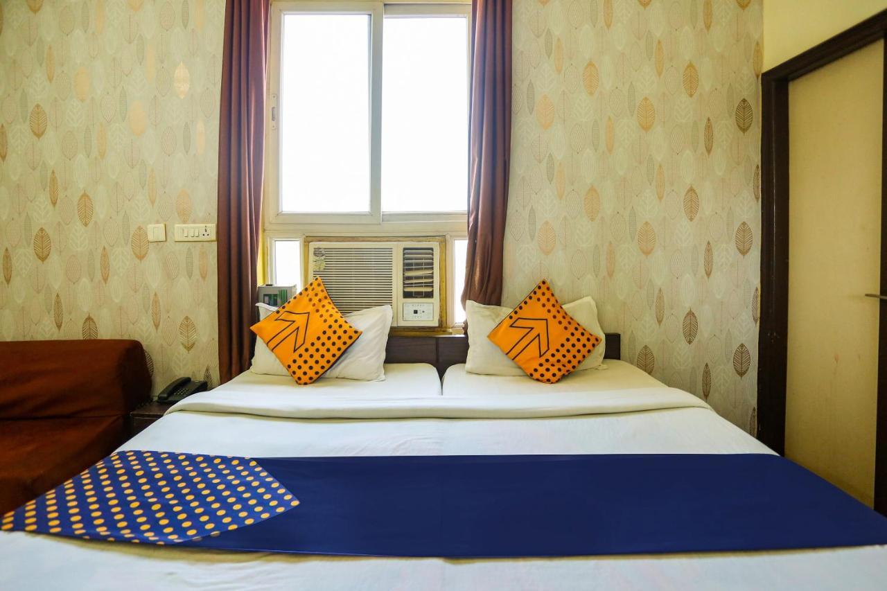 Spot On 72060 Hotel Kaushik Kakarmatha Exterior foto