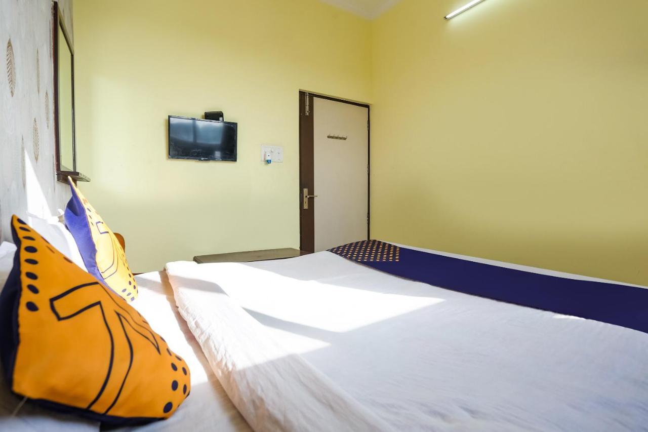 Spot On 72060 Hotel Kaushik Kakarmatha Exterior foto